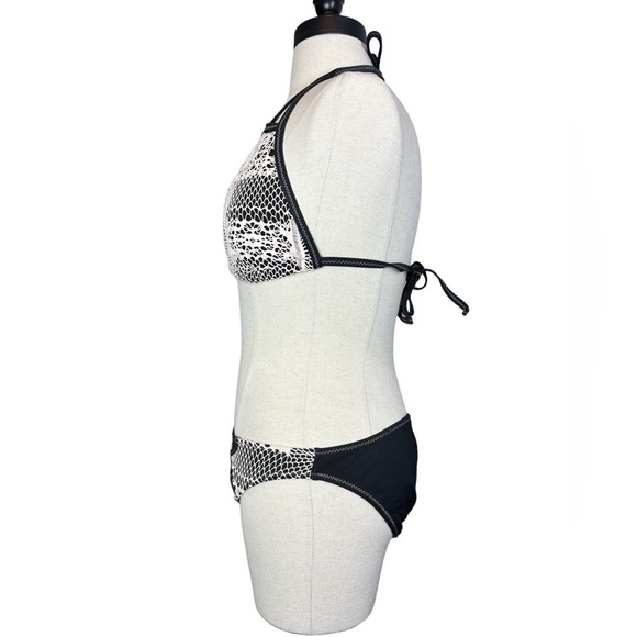 Becca crochet overlay two piece bikini with hardware detail size M - Picture 5 of 8